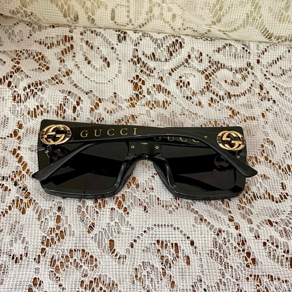 Gucci, Italy, Oversized Black Sunglasses with Original Box and Soft Case - Picture 5 of 11